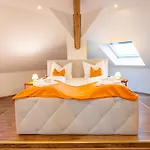 Greentreehomes - Penthouse Oak