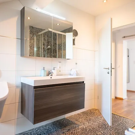 Greentreehomes - Penthouse Eiche - Zentral - Privatparkplatz - Familienfreundlich Apartment *